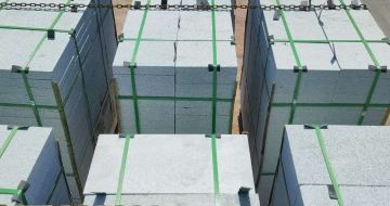 乌兰察布 芝麻白花岗岩5公分地铺石 花岗岩厂家工厂装车日常