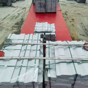 乌兰察布 芝麻白仿形加直形路沿石出货日常