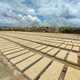 乌兰察布 黄金麻荔枝面花岗岩石材地铺石防护中