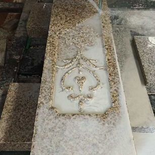 乌兰察布 黄金麻花岗岩异形加工雕刻栏杆大柱