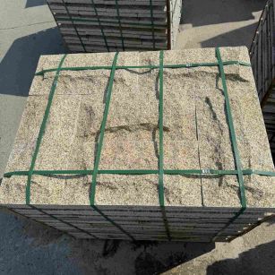 乌兰察布 黄金麻花岗岩石材自然面蘑菇石成品