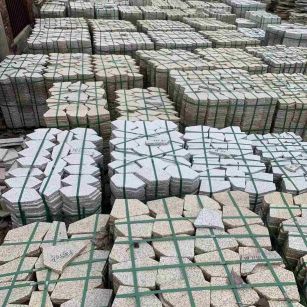 乌兰察布 黄金麻白麻花岗岩荔枝面地铺石(冰裂纹)