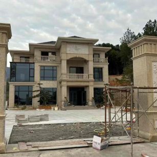 乌兰察布 黄金麻花岗岩别墅雕花外墙干挂配上门口雕花罗马柱