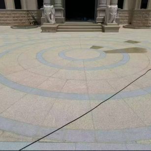 乌兰察布 黄金麻芝麻灰花岗岩石材地铺拼接效果