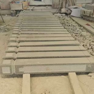 乌兰察布 芝麻白异形加工雕刻-栏杆大柱，方柱