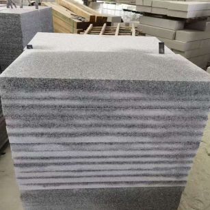 乌兰察布 芝麻白5公分火烧地铺成品，900*400，规格可定制