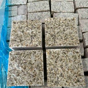 乌兰察布 黄金麻花岗岩自然面小方块，弹石，马蹄石等