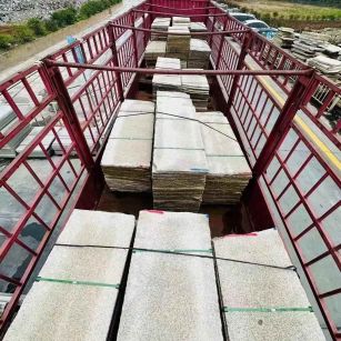 乌兰察布 黄金麻花岗岩荔枝面，光面毛板装车完成