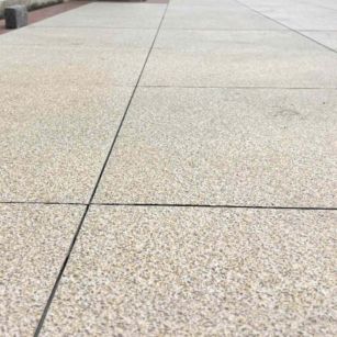 乌兰察布 黄金麻花岗岩石板材荔枝面地面铺装效果