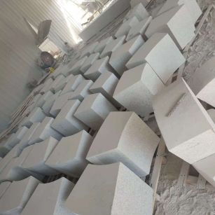 乌兰察布 白麻花岗岩异形坐凳