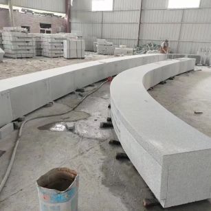 乌兰察布芝麻白花岗岩石板材 园林光面弧形坐凳