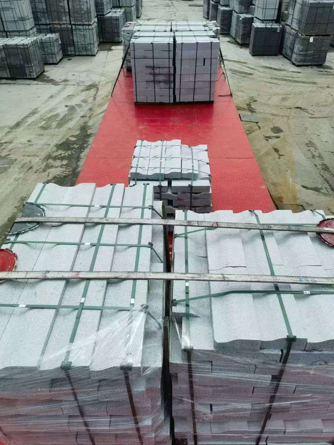 乌兰察布 芝麻白仿形加直形路沿石出货日常