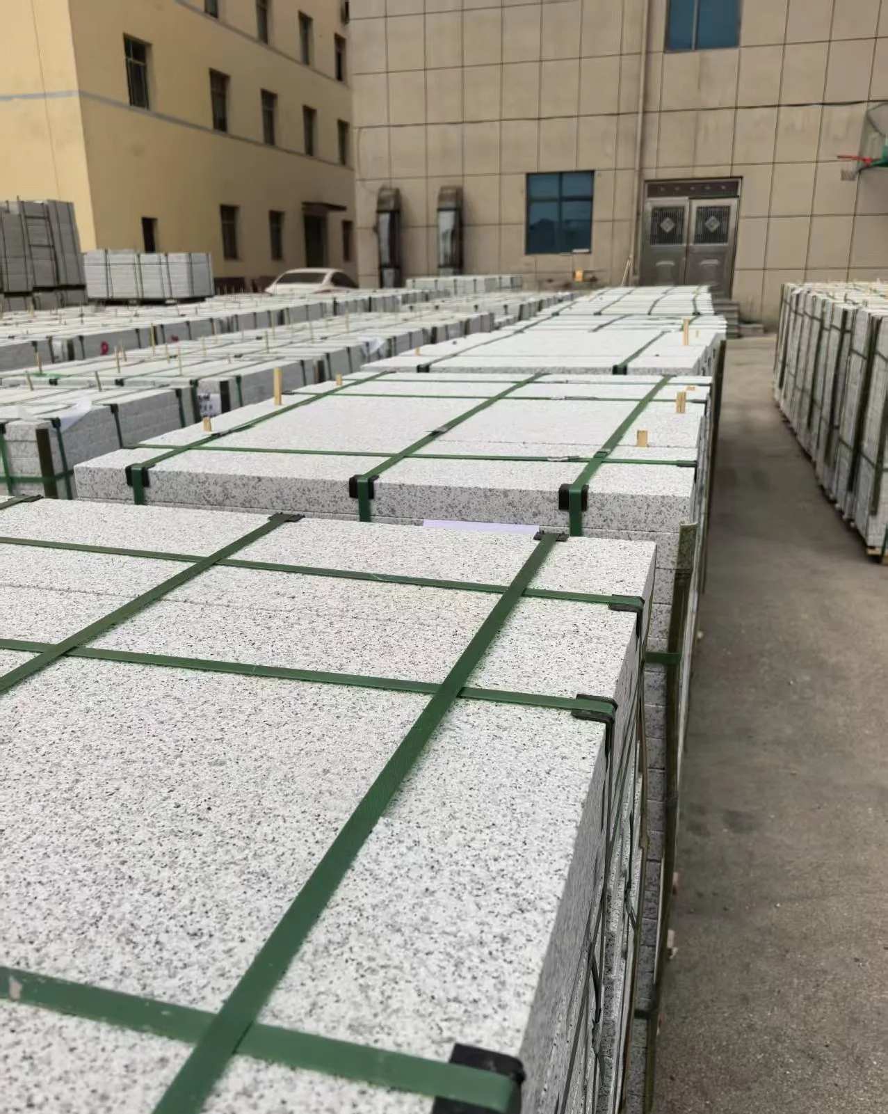 乌兰察布 白麻花岗岩5.0公分荔枝面地铺石