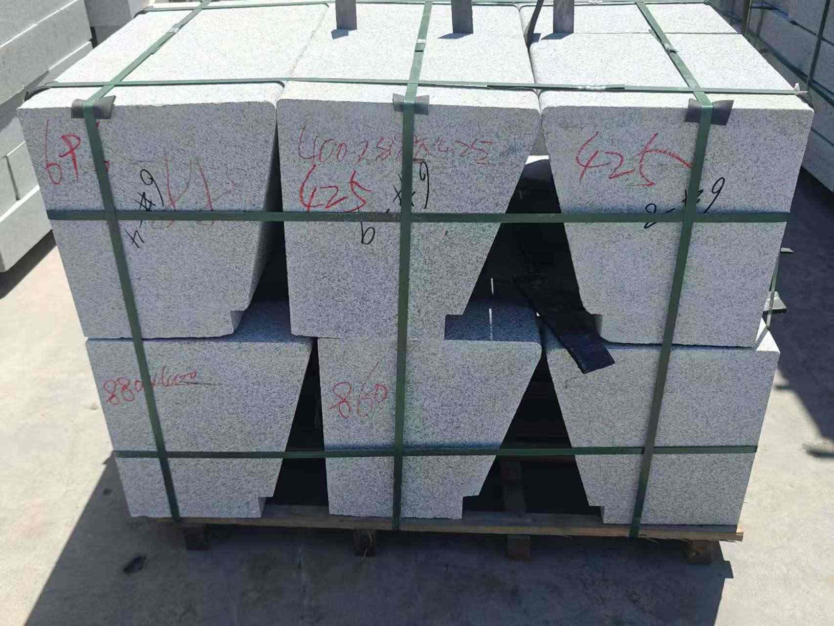 乌兰察布 芝麻白异形坐凳，石凳