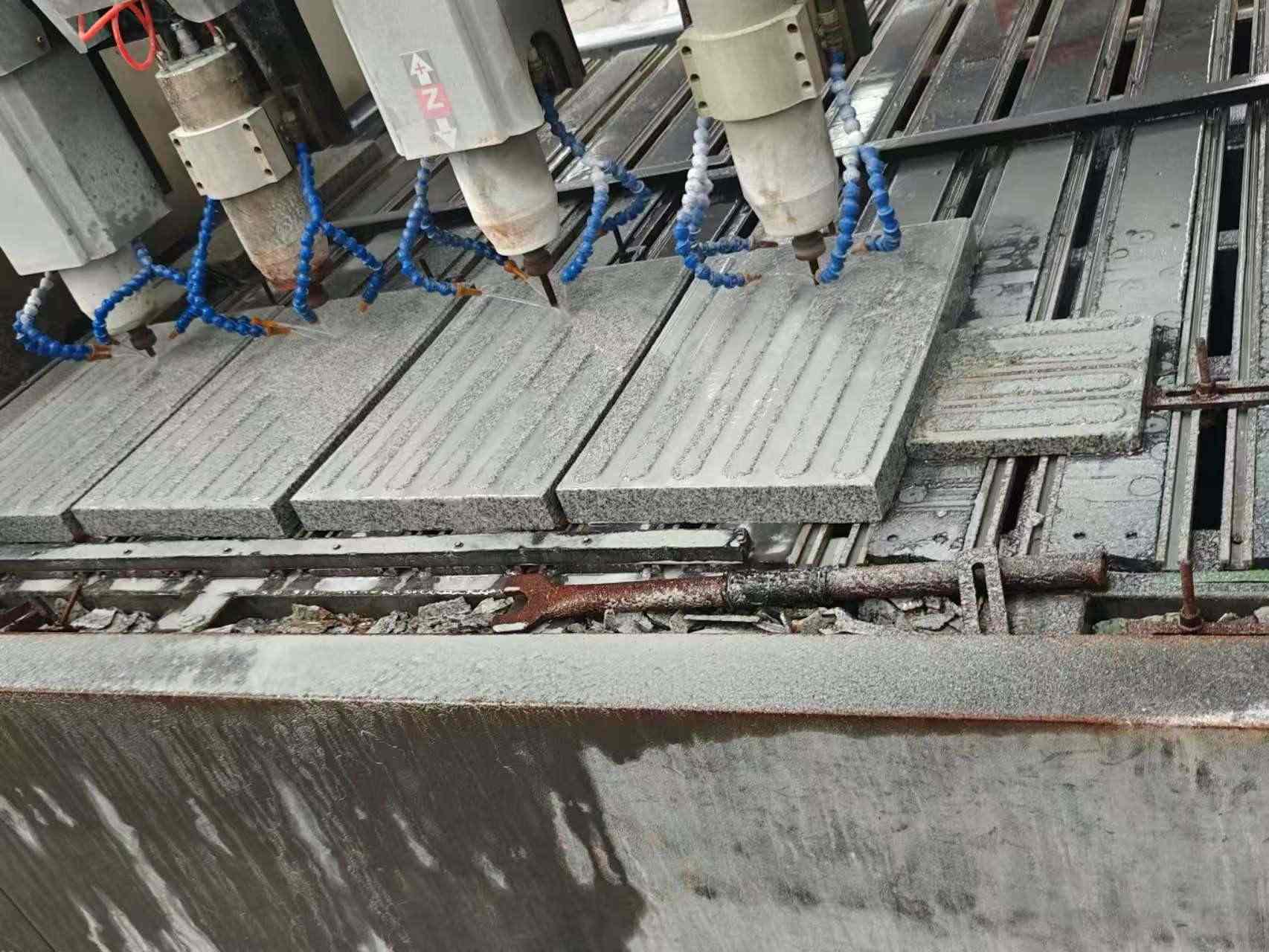 乌兰察布 芝麻白花岗岩荔枝面盲道雕刻