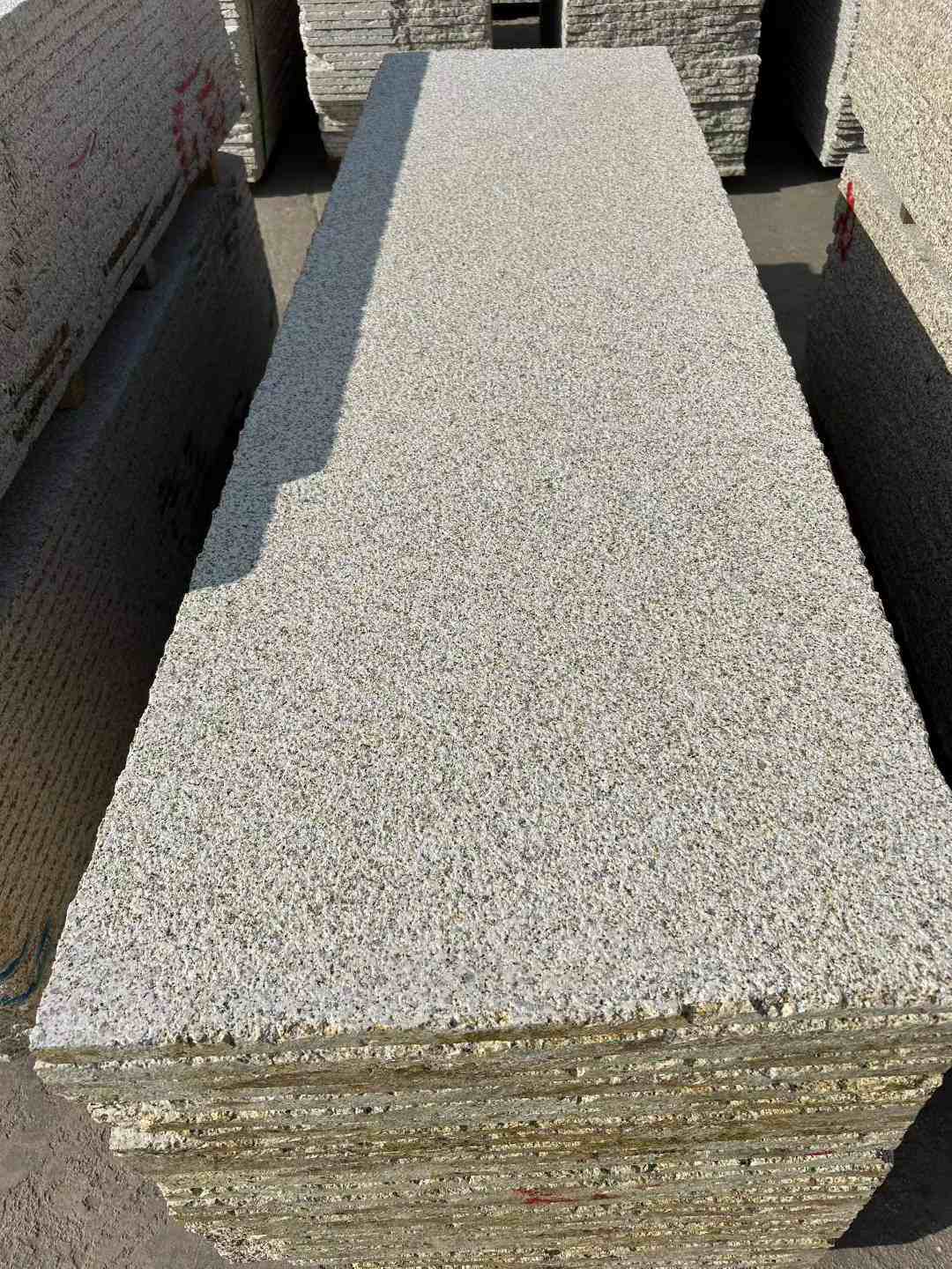 乌兰察布 黄金麻花岗岩荔枝面毛板，半成品