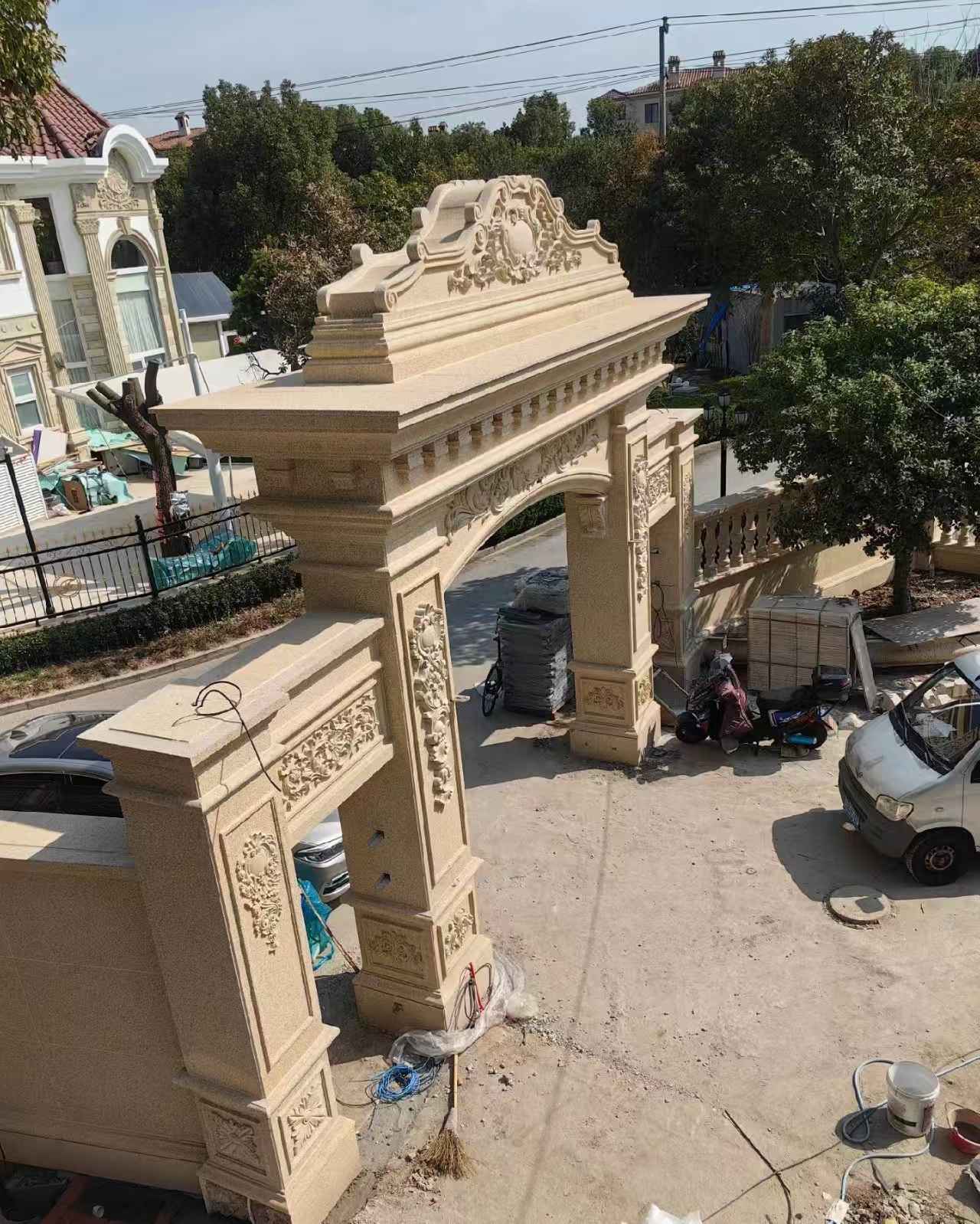 乌兰察布 黄金麻荔枝面花岗岩别墅门楼