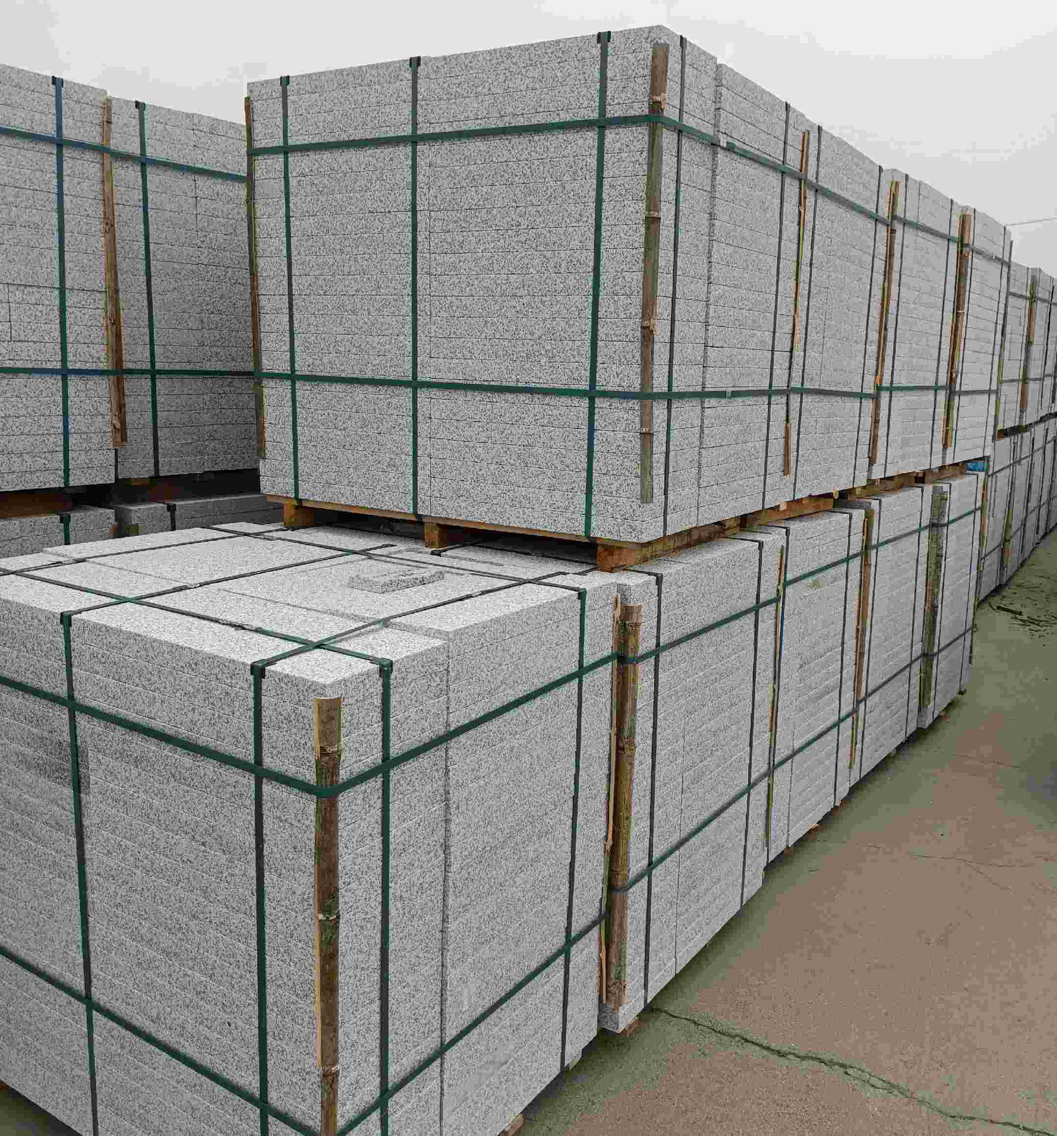 乌兰察布 白麻花岗岩石材荔枝面地铺石（300*600*50）