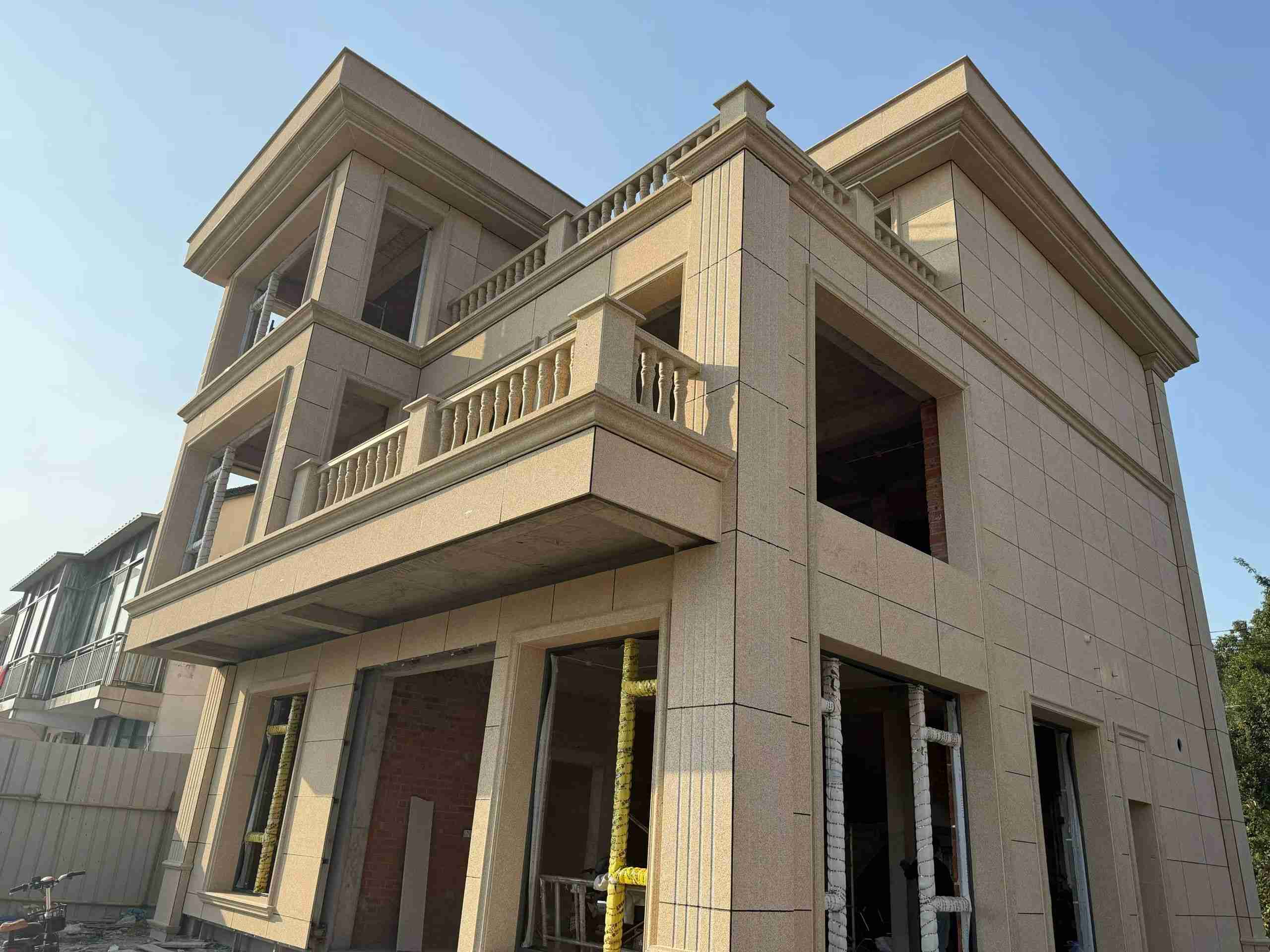 乌兰察布 黄金麻花岗岩石材荔枝面外墙干挂效果展示