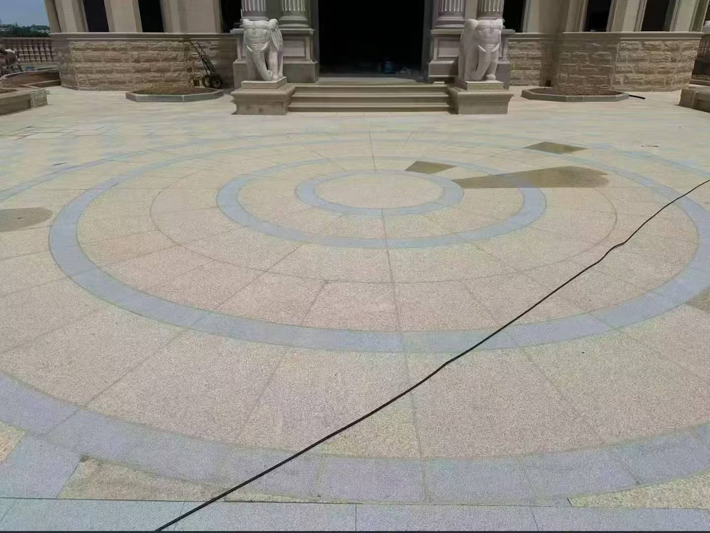 乌兰察布 黄金麻芝麻灰花岗岩石材地铺拼接效果