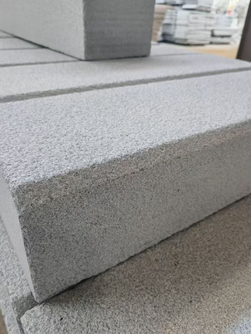 乌兰察布 芝麻灰荔枝面路沿石