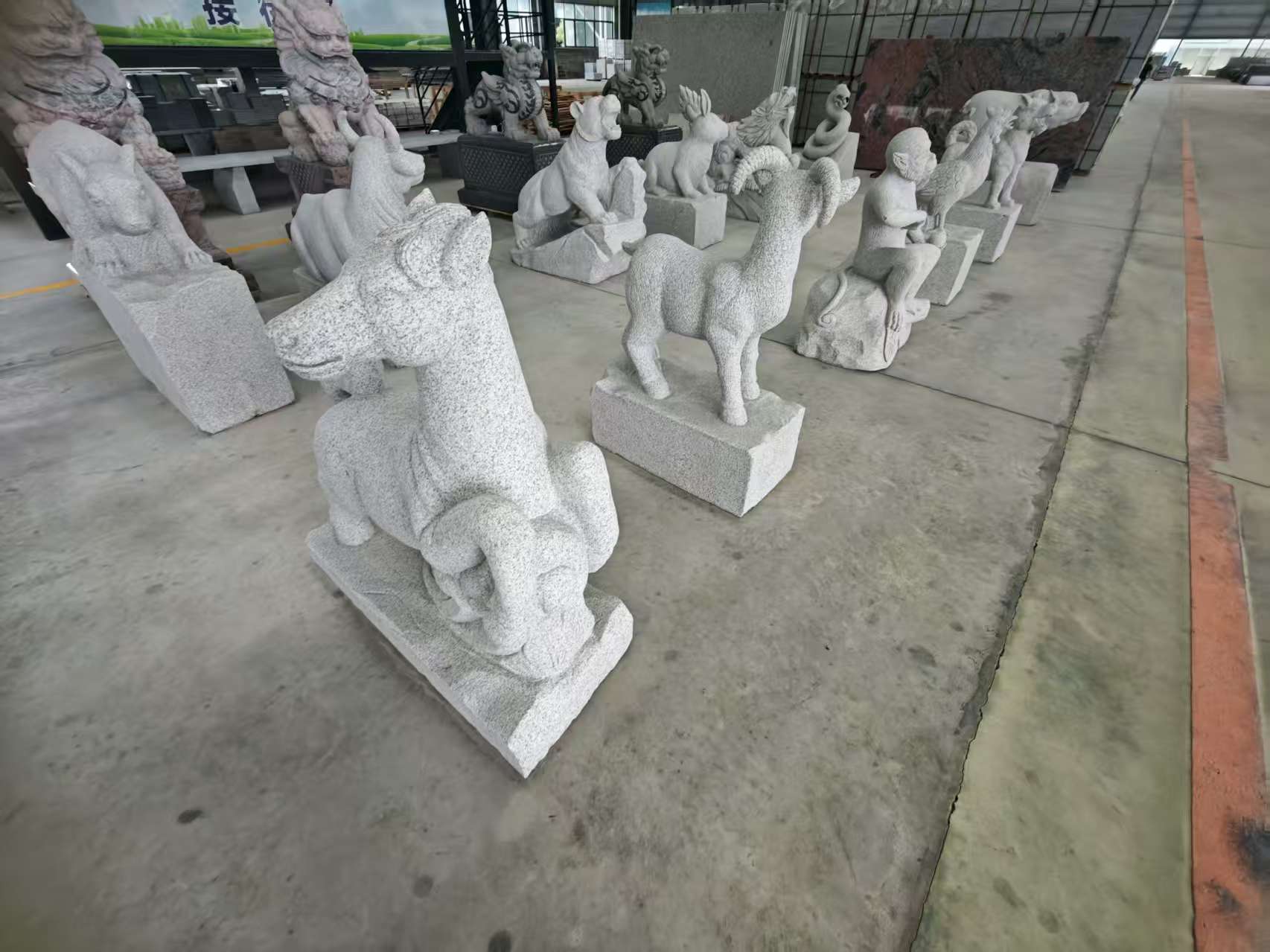 乌兰察布 芝麻白花岗岩造型立体雕刻——十二生肖