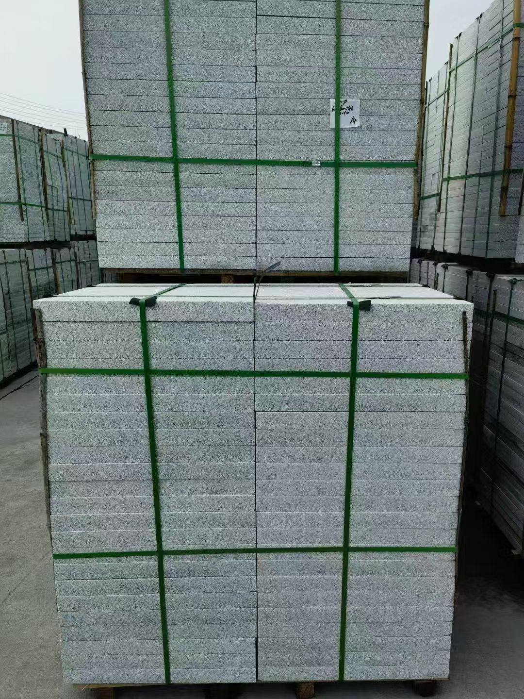 乌兰察布 芝麻白火烧，园林广场市政工程地铺石，1.8~5.0厚均有现货