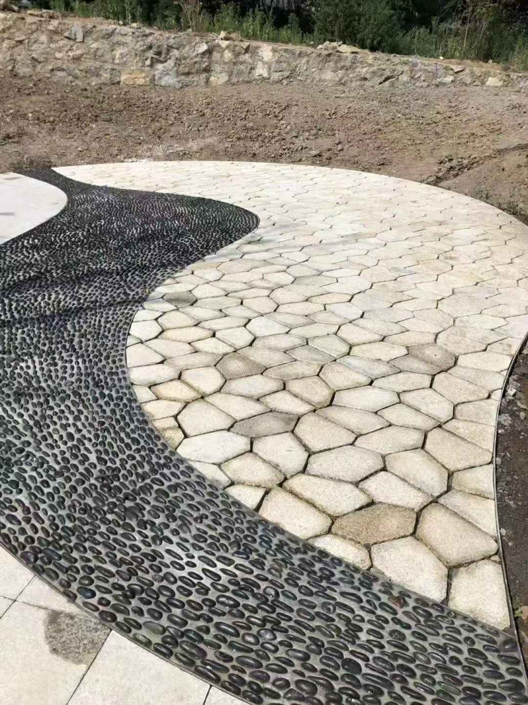 乌兰察布 黄金麻冰裂纹地铺石工地铺装案例