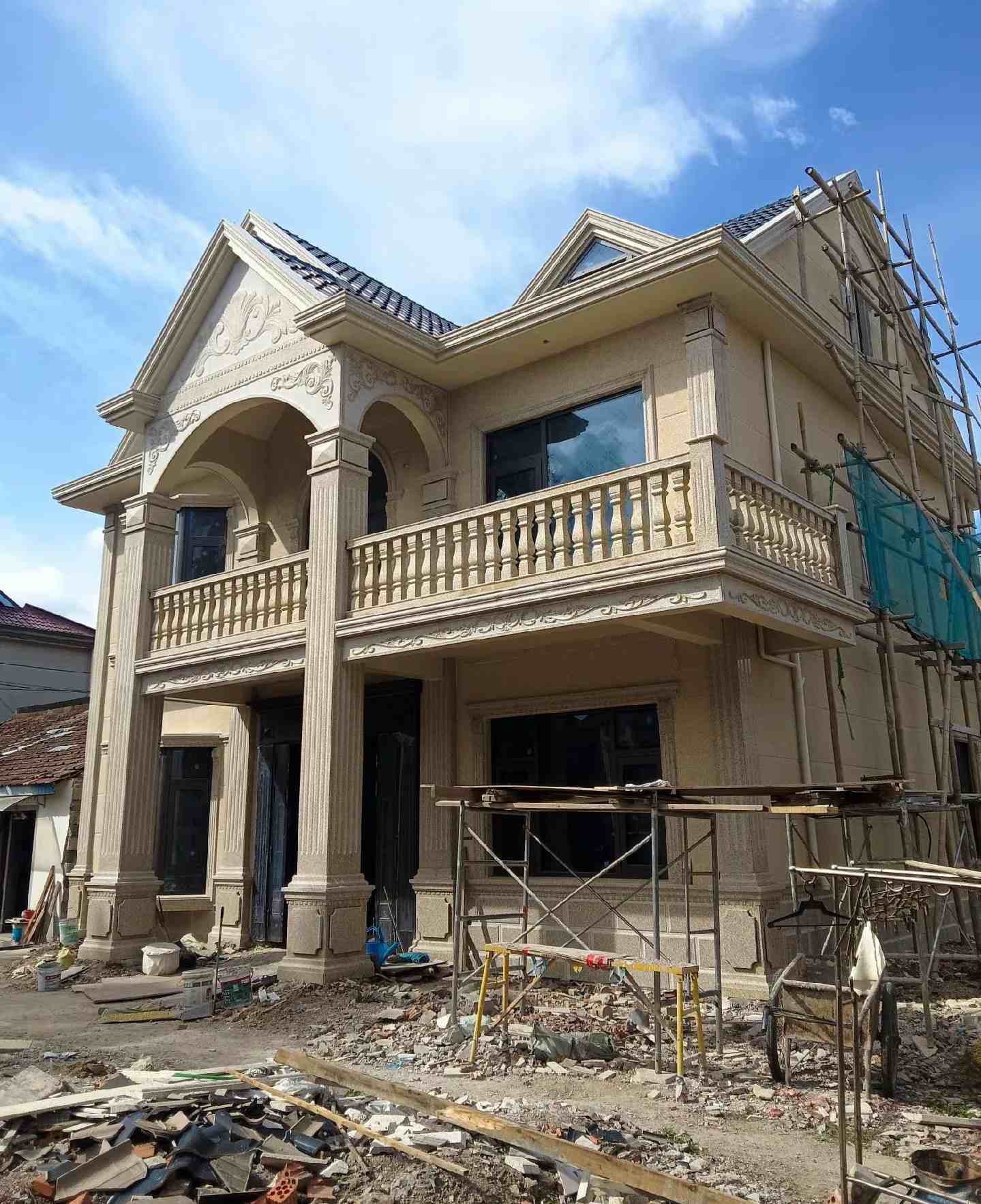 乌兰察布 黄金麻花岗岩石材私人别墅雕花门楼柱阳台栏杆