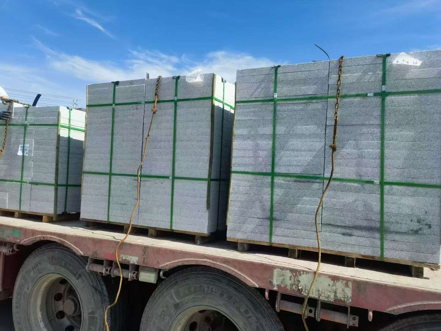 乌兰察布 芝麻白花岗岩地铺石装车日常