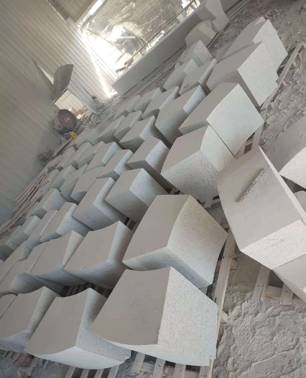 乌兰察布 白麻花岗岩异形坐凳