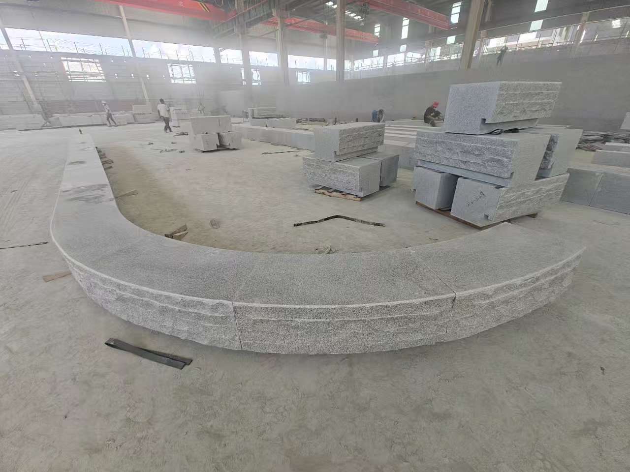 乌兰察布 芝麻白异形坐凳，自然面光面弧形加工