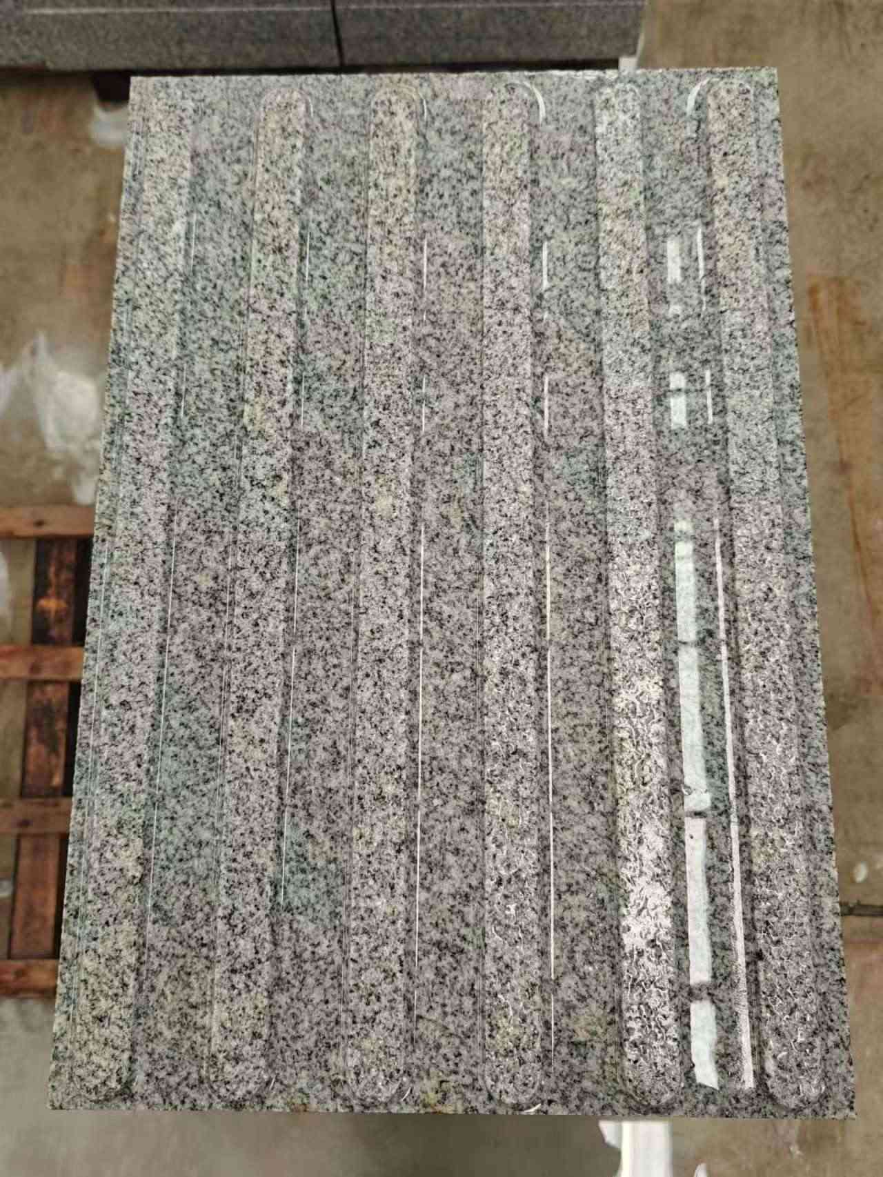 乌兰察布 芝麻白花岗岩荔枝面雕刻盲道，盲条