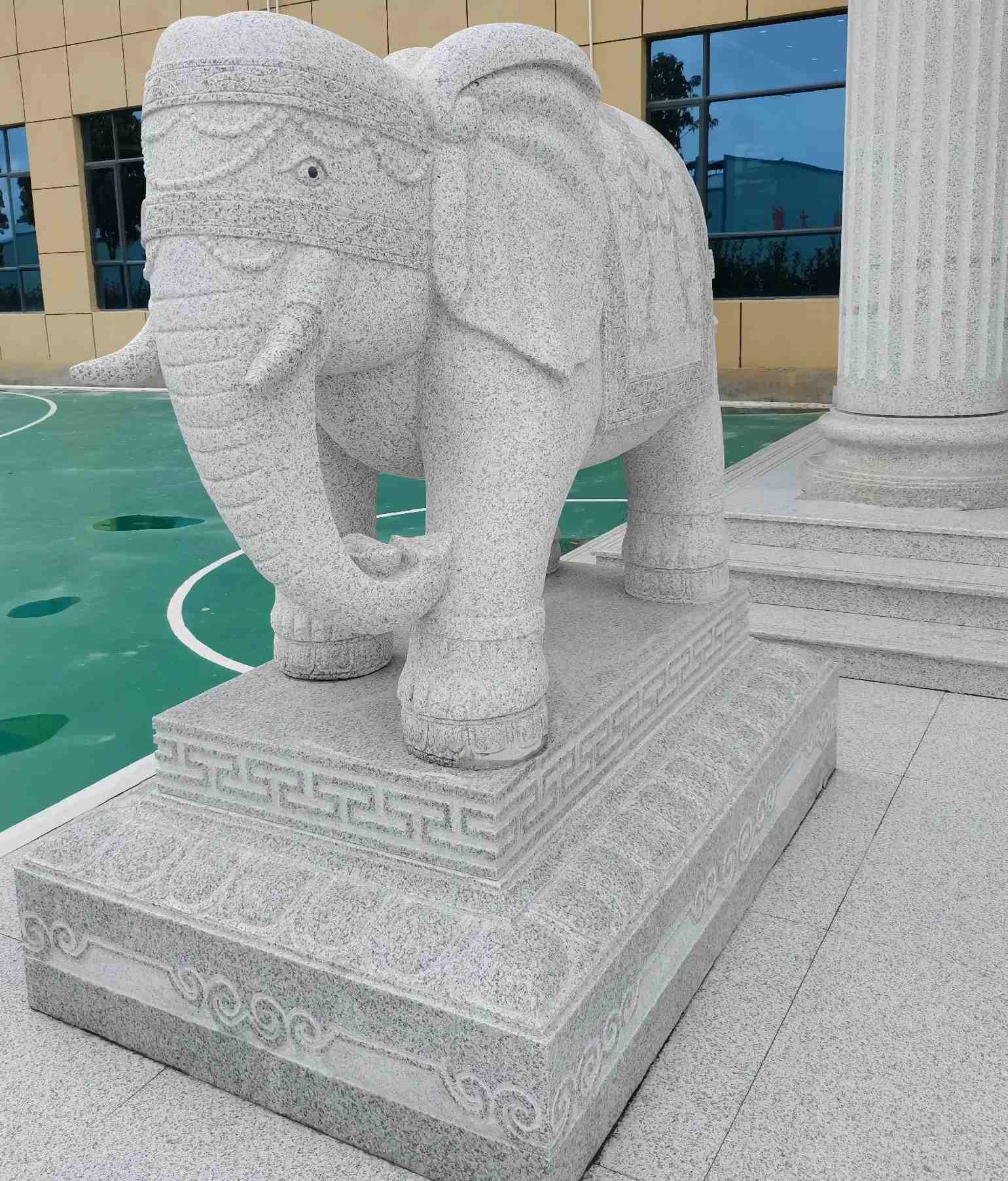 乌兰察布 白麻花岗岩动物异形石雕-大象