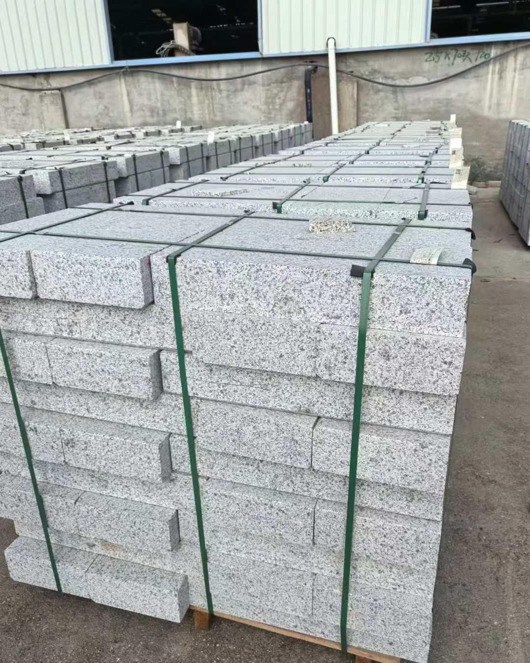 乌兰察布 白麻花岗岩路沿石，弧形路沿石，道牙石，马路牙子，界石，路缘石，平沿石，直岩石，平缘石等