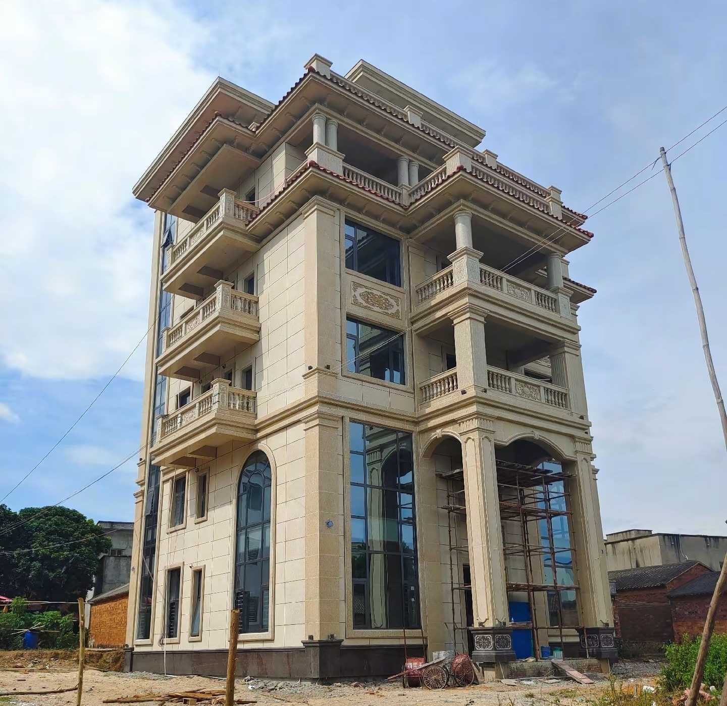 乌兰察布 黄金麻花岗岩石材别墅外墙干挂搭配（雕花栏杆花瓶柱门楼罗马柱）