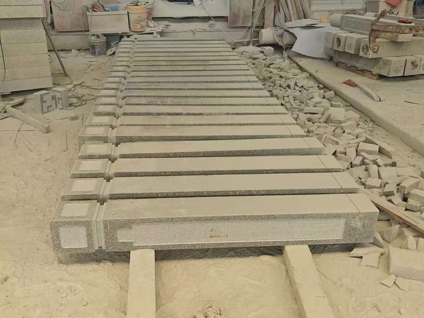 乌兰察布 芝麻白异形加工雕刻-栏杆大柱，方柱